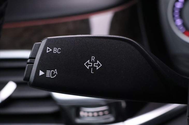 BMW Řada 7 4,4 750i 330kW xDrive DPH