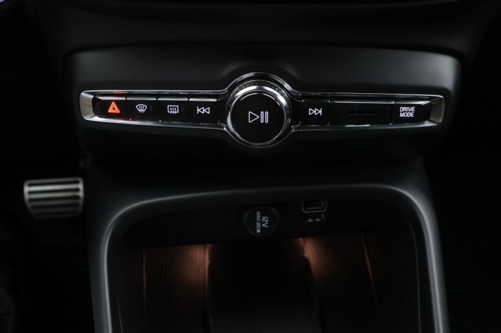 Volvo XC40 2,0 T4 Drive-E 140kW CZ R-Design