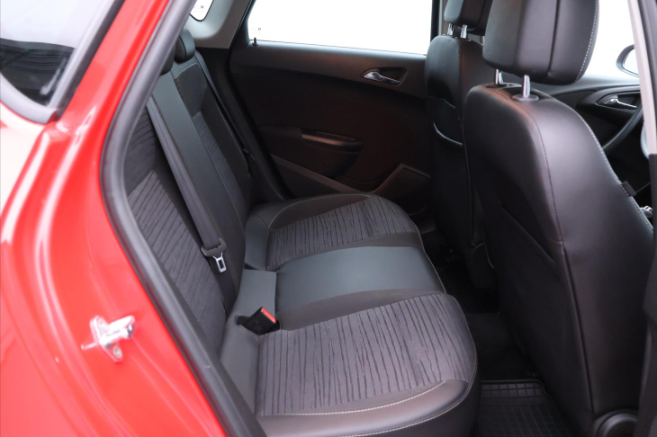 Opel Astra 1,4 T 88kW CZ Drive Serv.Kniha