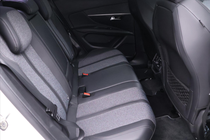 Peugeot 3008 2,0 HDI 110kW Allure LED CZ