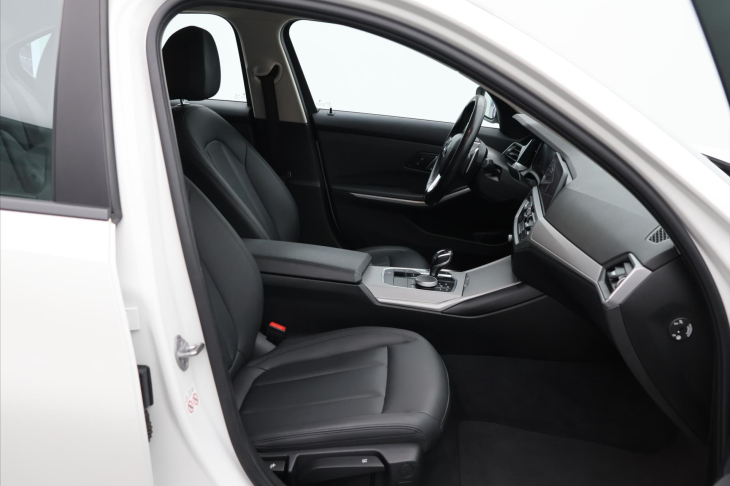 BMW Řada 3 2,0 320d 140 kW xDrive ADVANTAGE