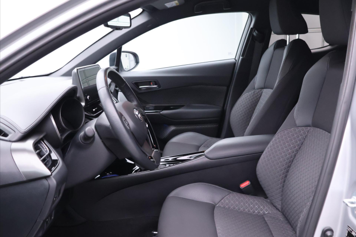Toyota C-HR 1,8 Hybrid 90KW Style CZ Záruka
