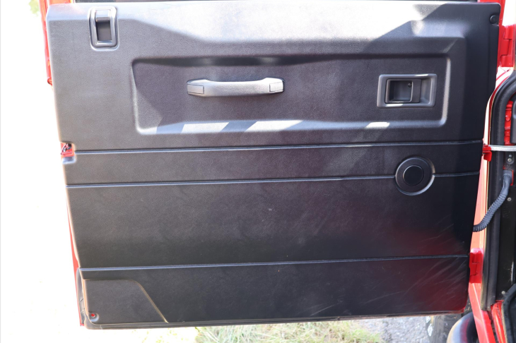 Land Rover Defender 2,4 TD4 7-Míst Kůže A/C 4x4