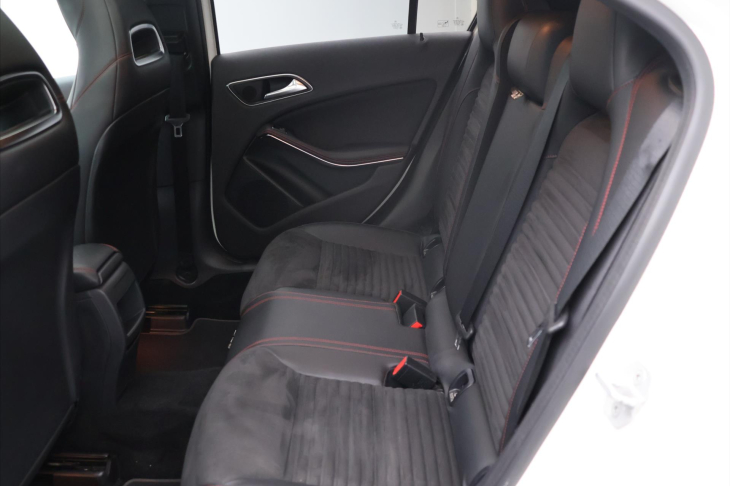 Mercedes-Benz Třídy A 1,6 200i Aut. AMG Prestige