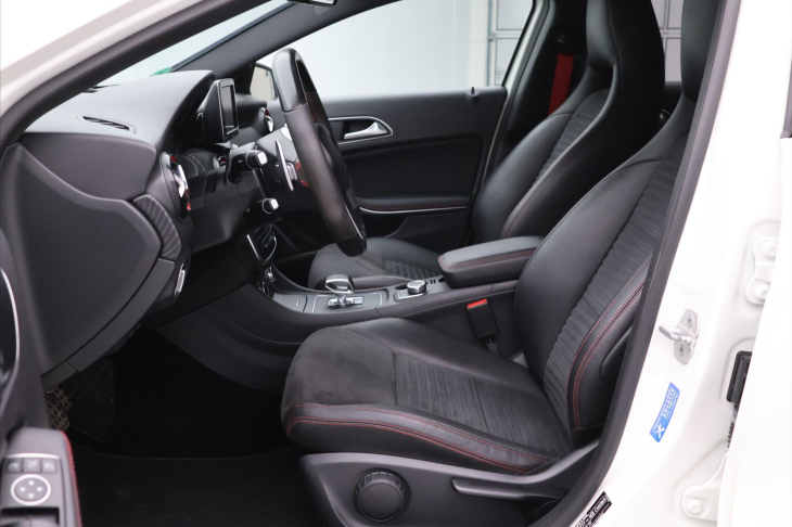 Mercedes-Benz Třídy A 2,0 45 265 kW 4Matic AMG Klima