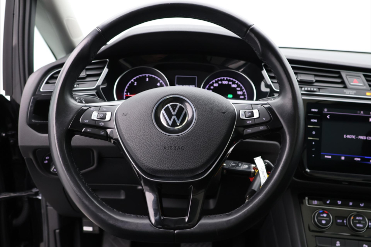 Volkswagen Touran 2,0 TDI DSG Highline 7Míst DPH