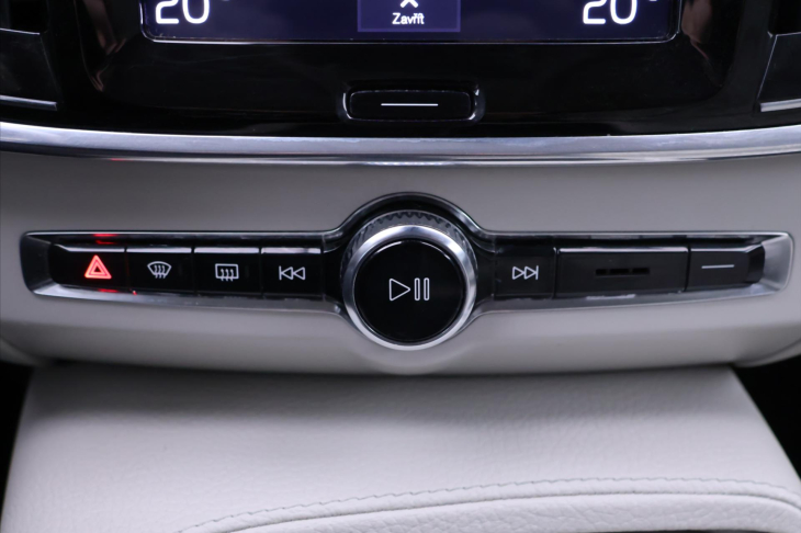 Volvo V90 2,0 D4 AWD Aut CZ Momentum DPH