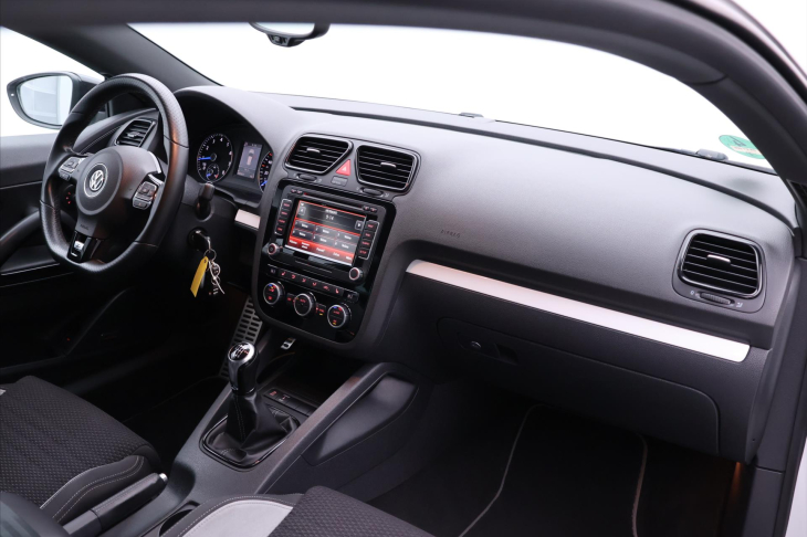 Volkswagen Scirocco 2,0 TSI 195kW R Serv.kniha