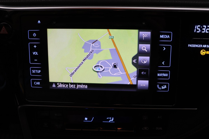 Toyota Auris 1,8 Hybrid e-CVT Executive CZ