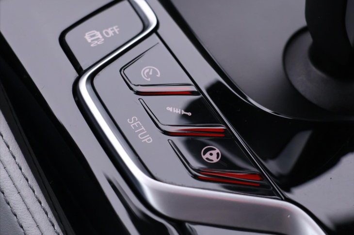 BMW M5 4,4 V8 441kW xDrive Individual DPH CZ