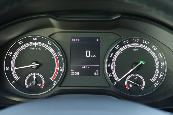 Škoda Karoq 1,5 TSI DSG Ambition LED CZ