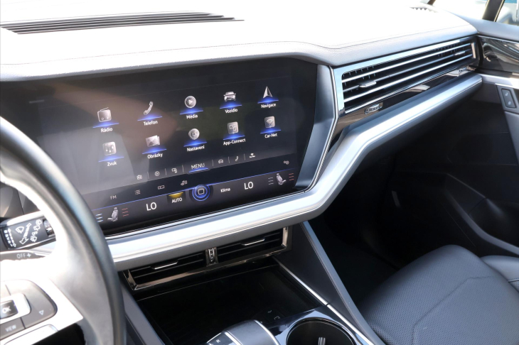 Volkswagen Touareg 3,0 TDI 210kW 4M LED DPH CZ
