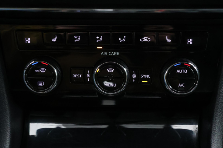 Škoda Superb 2,0 TDI 140kW DSG L&K 4x4 CZ