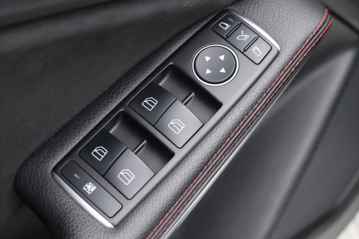 Mercedes-Benz Třídy A 2,0 45 265 kW 4Matic AMG Klima