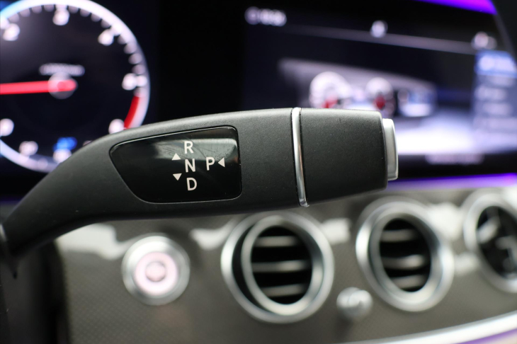 Mercedes-Benz Třídy E 2,0 300d 180kW DPH 360° Aut.