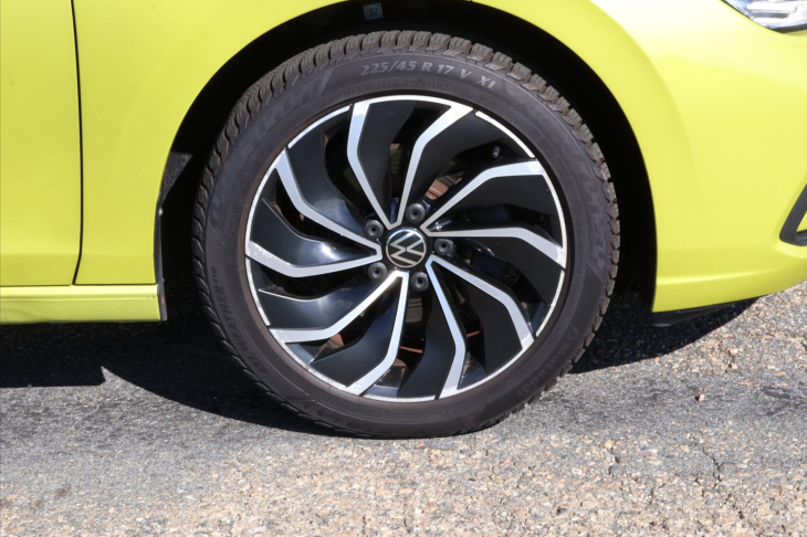 Volkswagen Golf 1,5 TSI 110kW CZ LED 1.Maj
