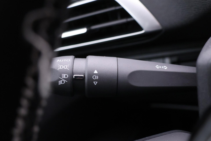 Peugeot 5008 1,5 HDI 96kW Allure 7-Míst DPH