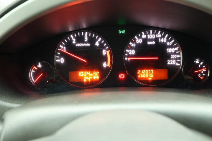 Nissan Pathfinder 2,5 dCi 140kW 4x4 7-Míst Tažné