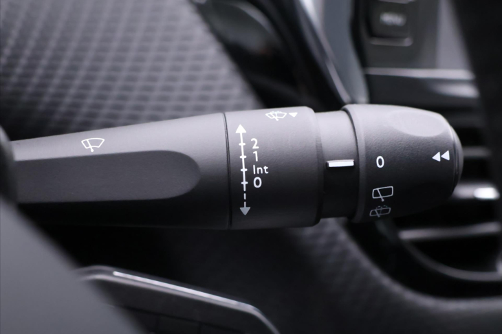 Peugeot 2008 1,2 PureTech 60kW CZ Tempo