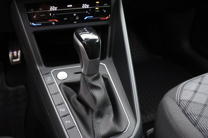 Volkswagen Taigo 1,0 TSI DSG R-Line Virtual DPH