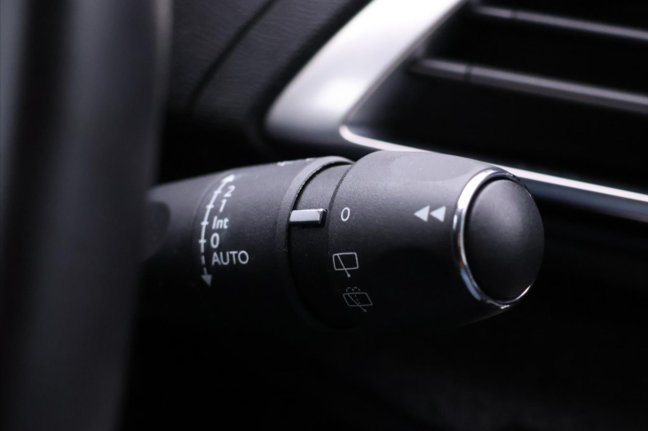 Peugeot 3008 1,2 PT 96kW Allure Navi 1.Maj