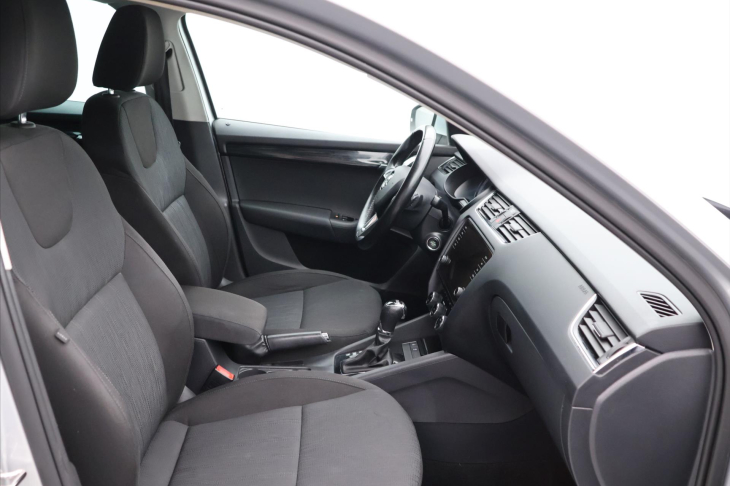 Škoda Octavia 1,6 TDI 85kW DSG CZ Style DPH