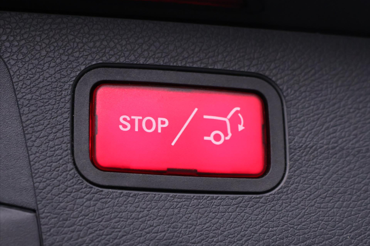 Mercedes-Benz Třídy E 2,0 220D  143kW 4MATIC  AUT