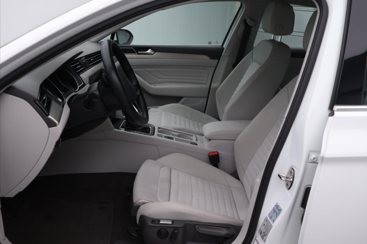 Volkswagen Passat 2.0 TDI 147kW DSG CZ Elegance