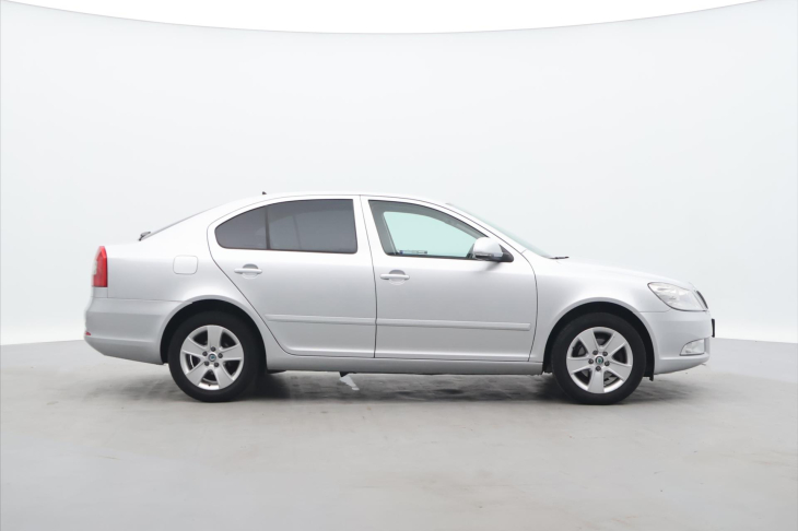 Škoda Octavia 1,6 TDI 77kW Elegance CZ Xenon