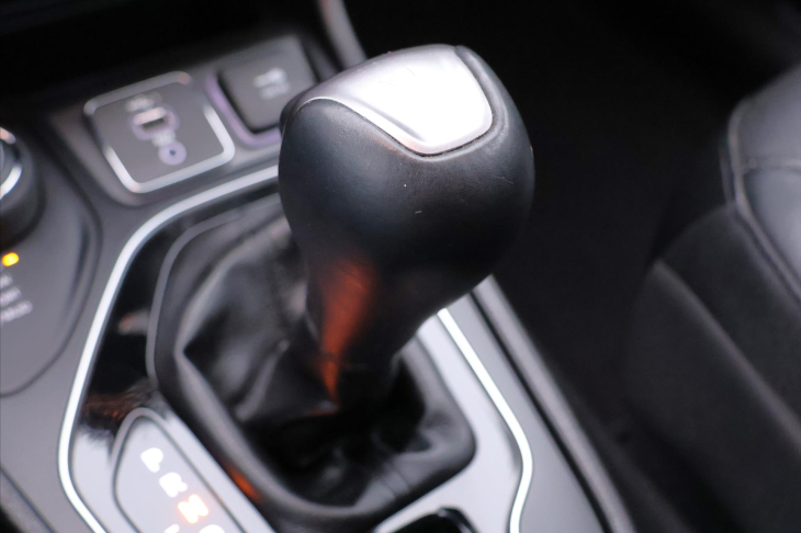 Jeep Cherokee 3,2 200kW AWD Kamera 1.Maj DPH