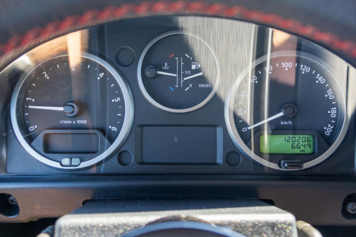 Land Rover Defender 2,2 TD Crew Cab Nový motor