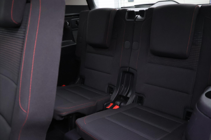 Volkswagen Touran 2,0 TDI 110kW DSG Sound 7-Míst