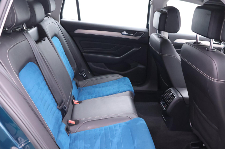 Volkswagen Passat 2,0 TDI 110 kW Elegance DSG DPH CZ