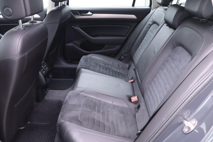 Volkswagen Passat 2,0 TDI DSG CZ Highline DPH
