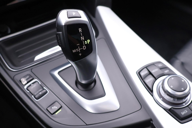BMW Řada 3 2,0 320d 120kW Aut. Xenon Kůže