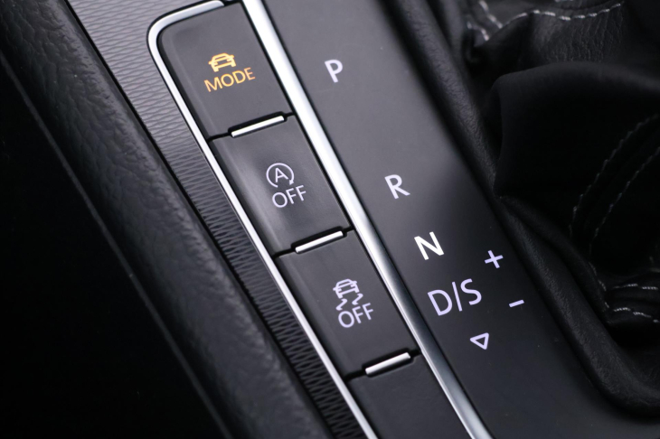 Volkswagen Golf 2,0 TDI 135kW DSG Serv.kniha