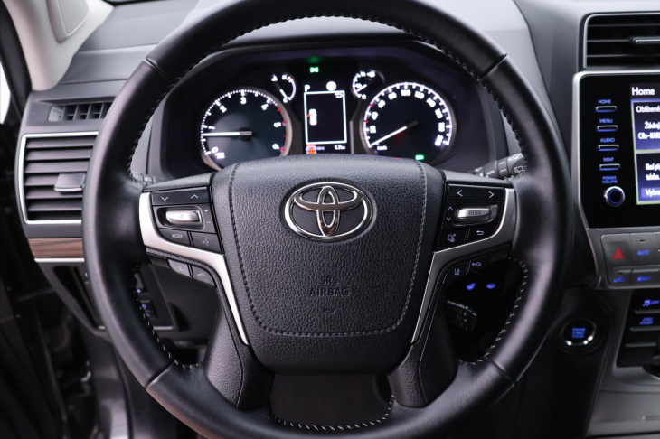 Toyota Land Cruiser 2,8 D-4D 150kW Aut. Invincible