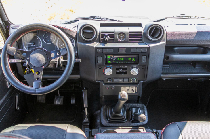 Land Rover Defender 2,2 TD Crew Cab Nový motor