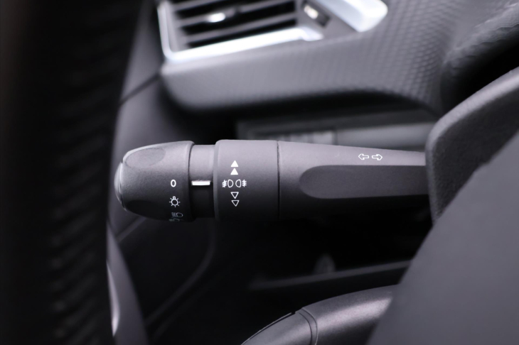 Peugeot 2008 1,2 PureTech 81 kW Aut.klima