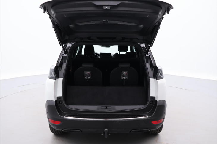 Peugeot 5008 1,2 PT 96kW Allure 7-Míst CZ