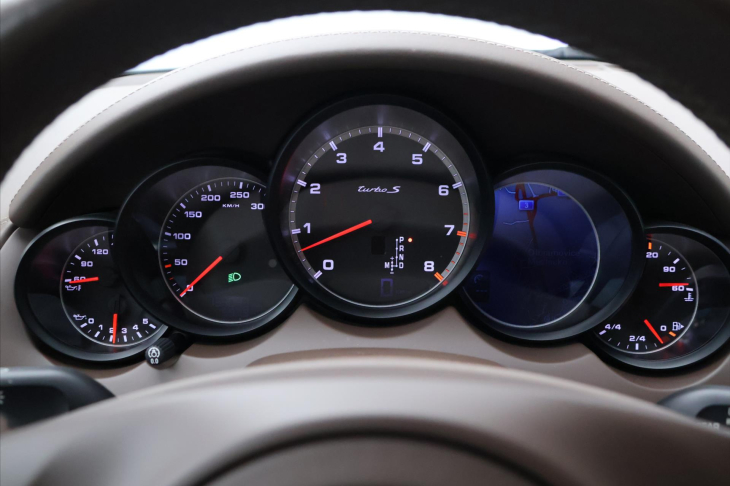 Porsche Cayenne 4.8 Turbo S 405kW DPH CZ