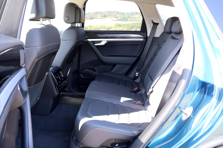 Volkswagen Touareg 3,0 TDI 210kW 4M LED DPH CZ