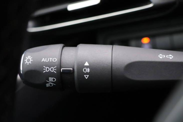 Peugeot 5008 1,2 PT 96kW Allure 7-Míst CZ