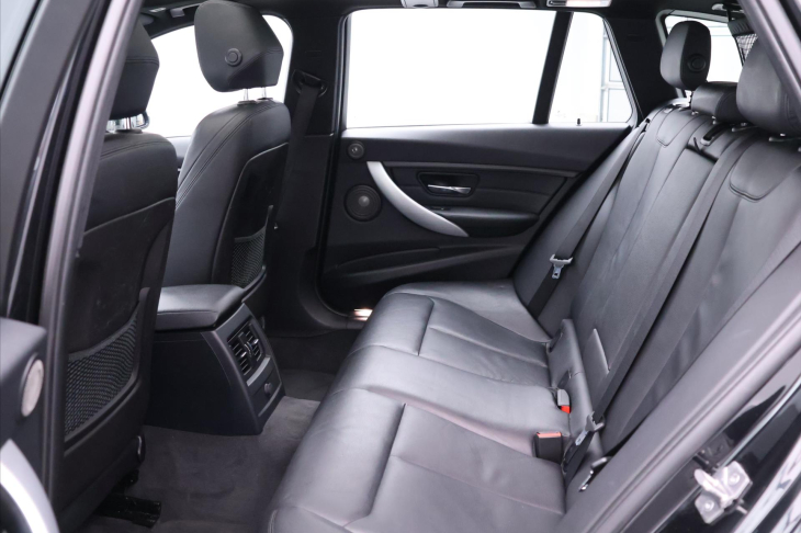 BMW Řada 3 3.0 330d xDrive 190kW Touring
