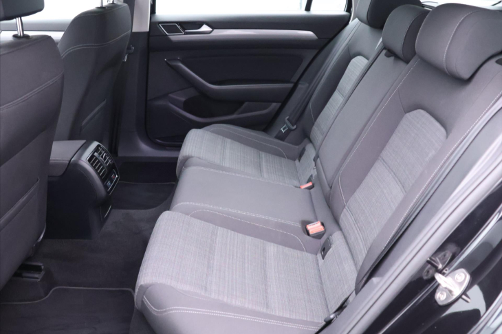 Volkswagen Passat 2,0 TDI 140KW DSG Bussiness