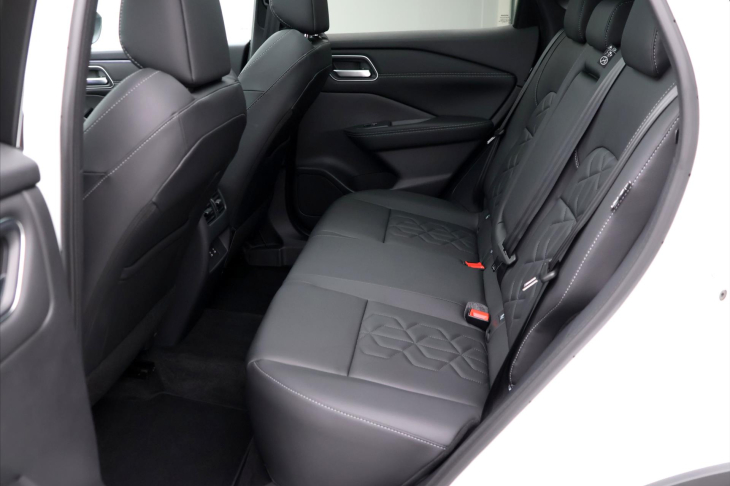 Nissan Qashqai 1,3 DIG-T 116kW Tekna 4WD CZ Záruka