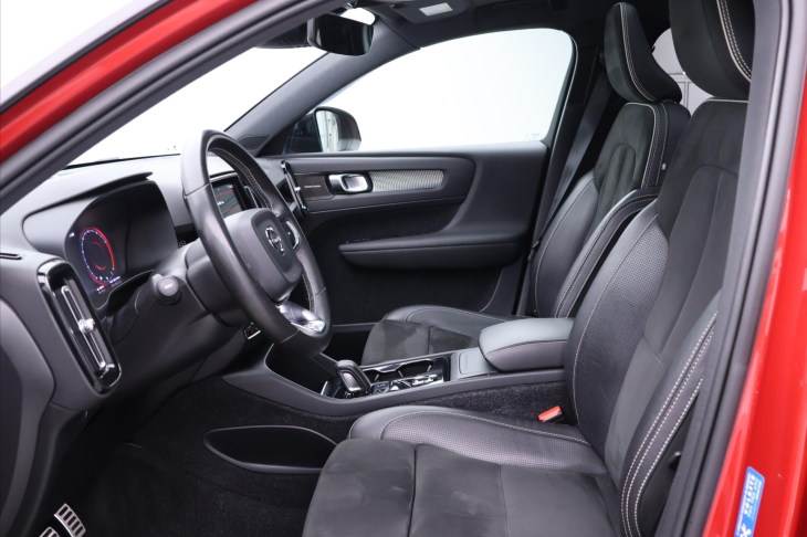 Volvo XC40 2,0 182KW R-DESIGN Kamera DPH