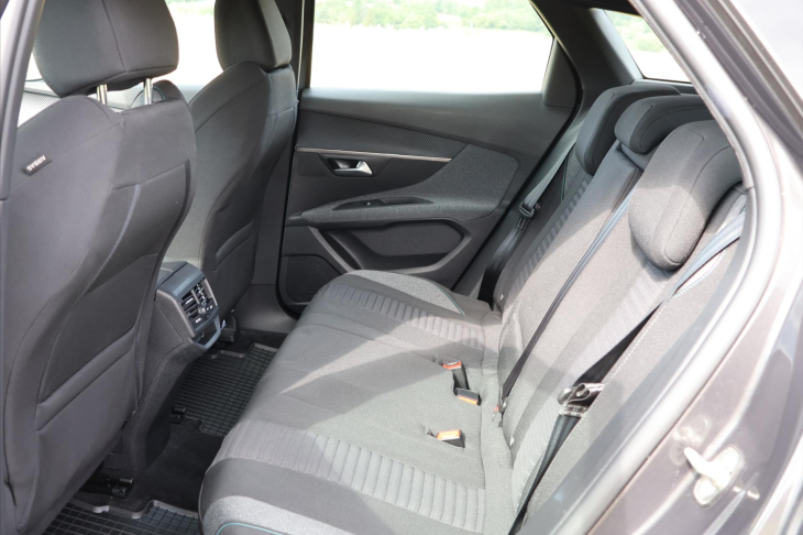Peugeot 3008 1,2 96kW Active Pack DPH CZ