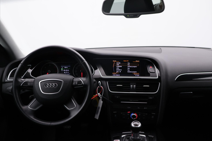 Audi A4 2,0 TDi 100kW Kůže Pano Navi