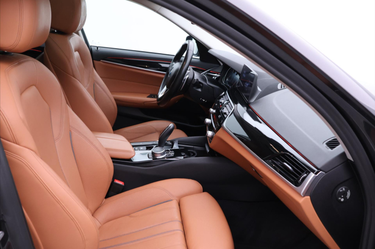 BMW Řada 5 2,0 520da 120kW Sportline